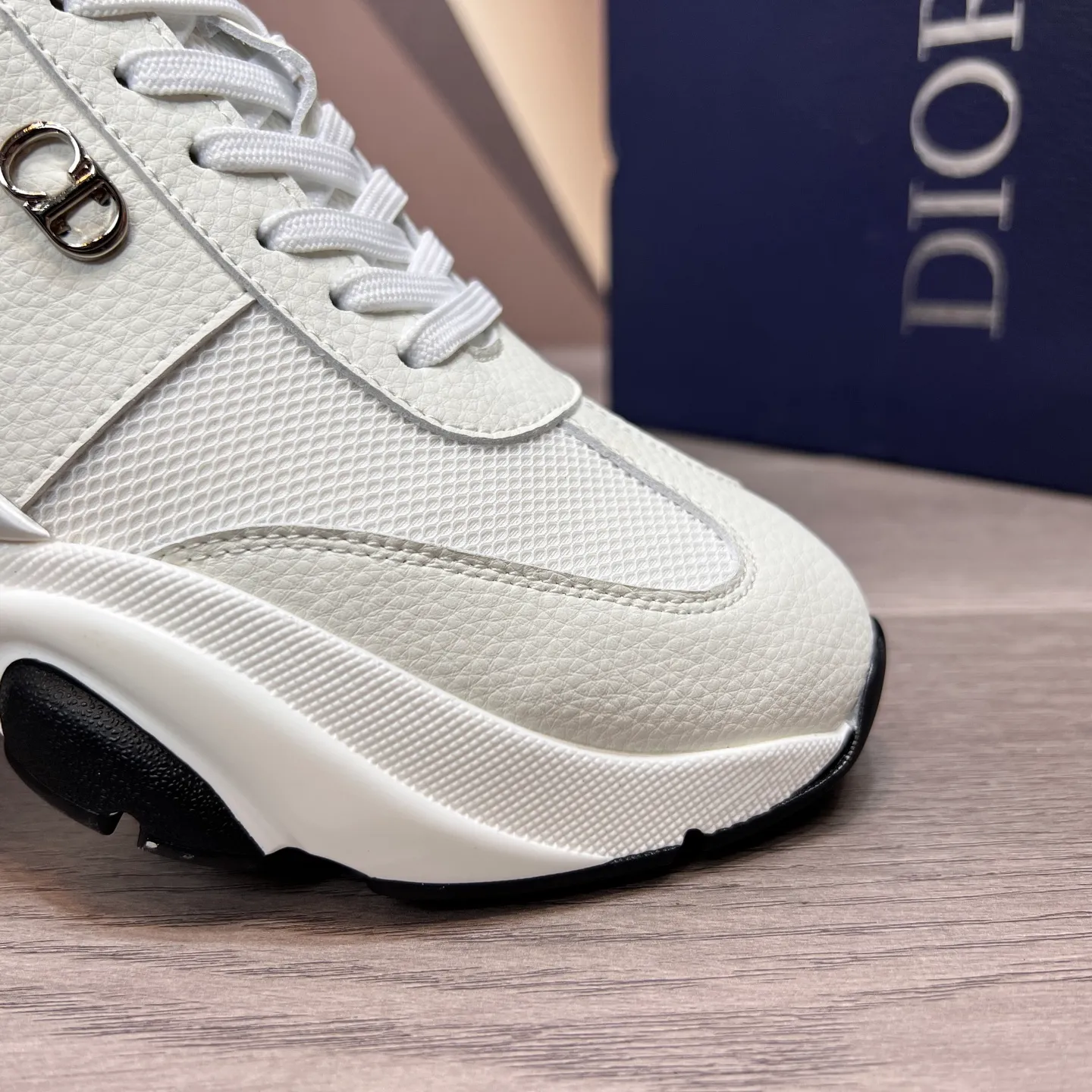 Factory price: 438💰Original Dior quality.~ Unique modern style sneakers. 🏃A must-have casual shoe for trendy men😍😍 Imported cowhide fabric, sheepskin foot pads (refuse to discolor and grind feet) soles: Original soles specially provided by the original factory, French lazy style design ⚠️Fit to the feet, original quality, super comfortable original soles. It’s like shooting the real thing🎬The real thing is better, high-quality sneakers, men’s shoe size: 38-44, (45 can be customized)
